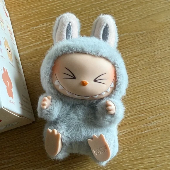 Pop Mart Labubu - Picture 3 of 3